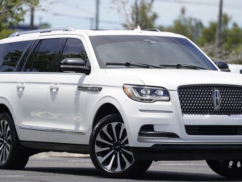 Used 2023 Lincoln Navigator L Reserve RWD image 2
