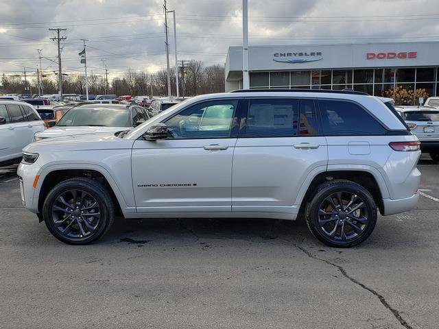 New 2026 Jeep Grand Cherokee Limited AWD/4WD image 2