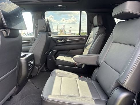 Used 2024 GMC Yukon XL Denali w/ Denali Reserve Package AWD/4WD image 11