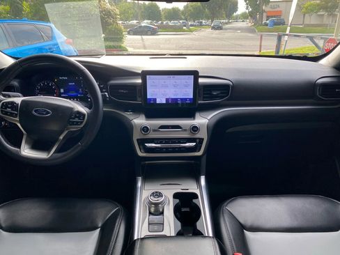 Used 2022 Ford Explorer XLT w/ Equipment Group 202A image 17