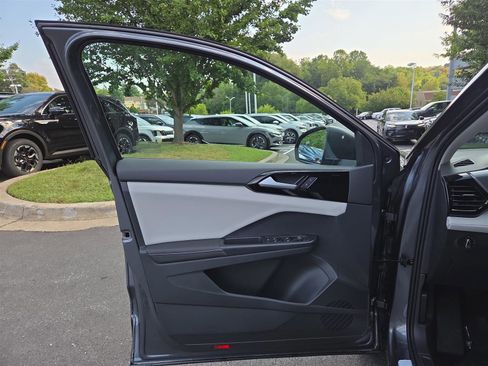 Used 2025 Volkswagen Taos S image 11