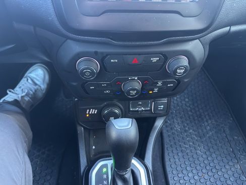 Used 2019 Jeep Renegade Altitude w/ Quick Order Package 22M image 15