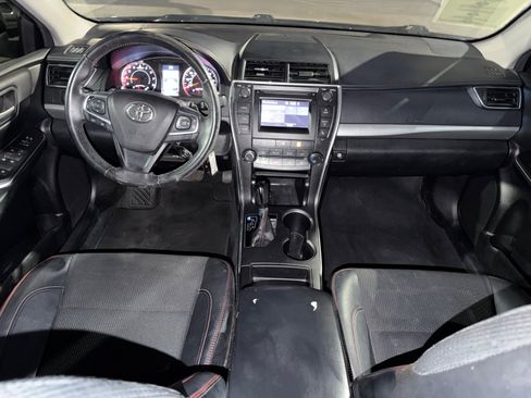 Used 2017 Toyota Camry SE w/ Moonroof Package FWD image 12