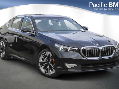 Certified 2025 BMW 530i image 1