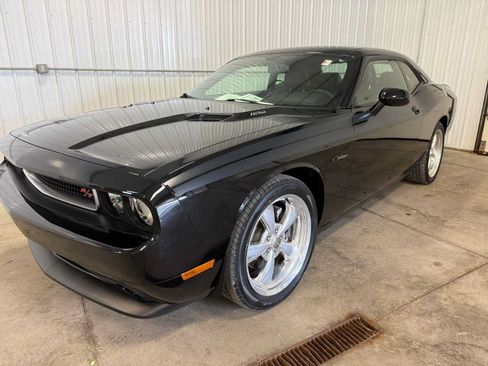 Used 2013 Dodge Challenger R/T RWD image 1
