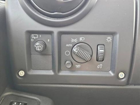 Used 2005 HUMMER H2 w/ Preferred Equipment Group AWD/4WD image 11