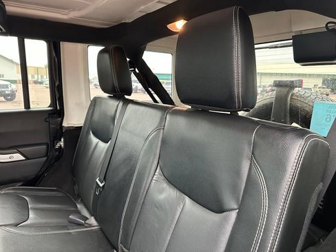 Used 2018 Jeep Wrangler Unlimited Sahara AWD/4WD image 22
