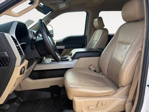 Used 2019 Ford F350 Lariat image 2