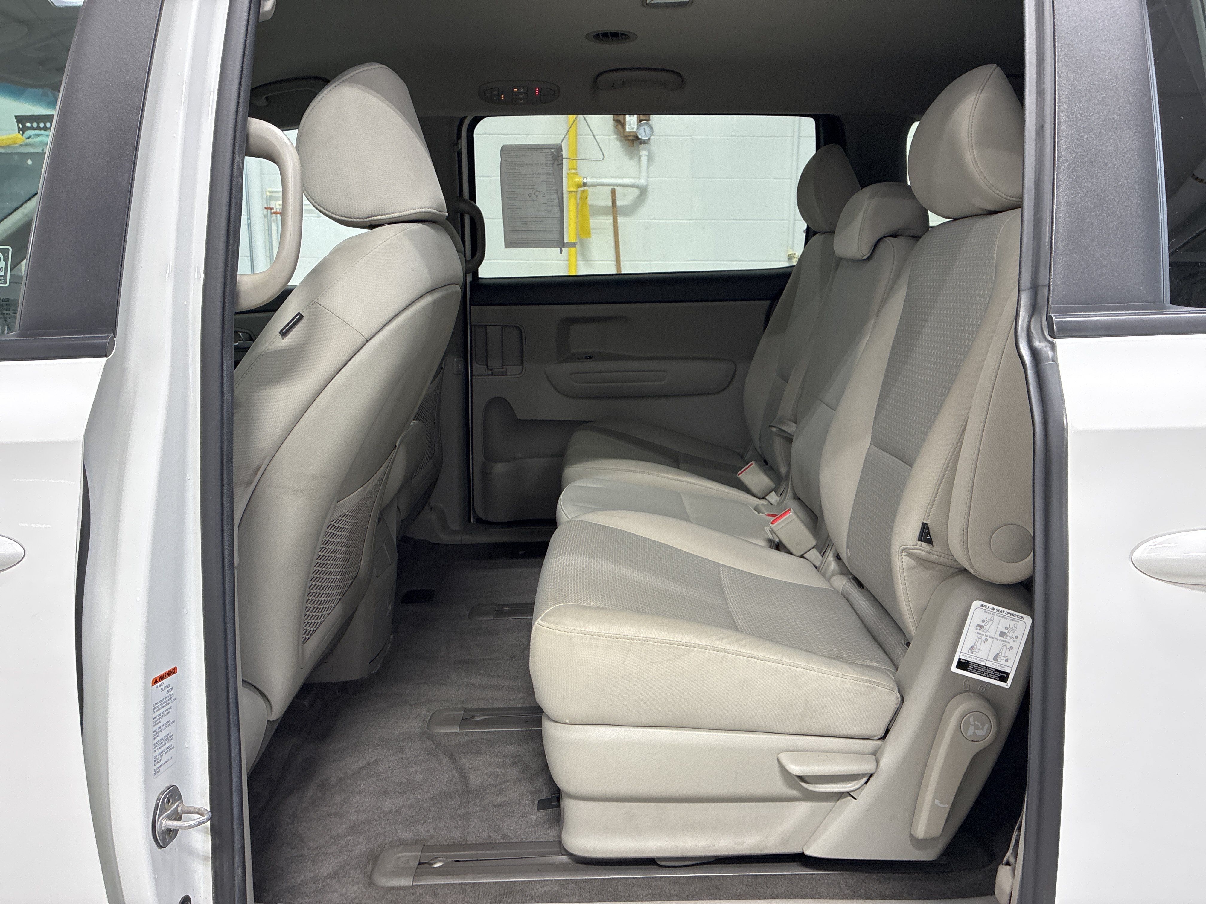 Used 2018 Kia Sedona LX FWD image 12