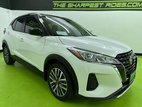 Used 2023 Nissan Kicks SV FWD image 2