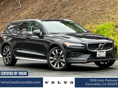 Used 2026 Volvo V60 B5 Cross Country Ultra w/ Climate Package AWD/4WD image 1