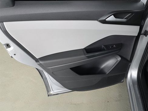 Used 2022 Volkswagen Taos SE image 32