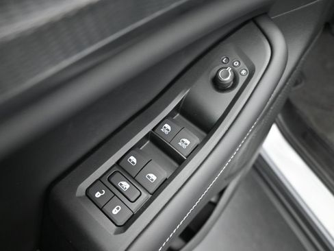 New 2025 Jeep Grand Cherokee Laredo image 13