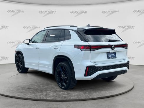Certified 2025 Volkswagen Tiguan SE R-Line AWD/4WD image 6