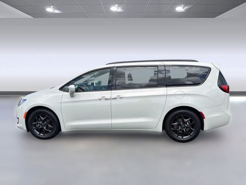 Used 2020 Chrysler Pacifica Touring-L Plus w/ S Appearance Package FWD image 2