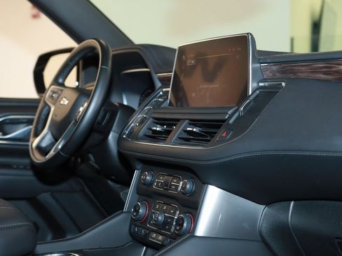 Used 2023 Chevrolet Suburban LT image 18