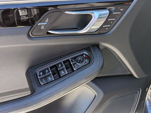 Used 2021 Porsche Macan S image 15