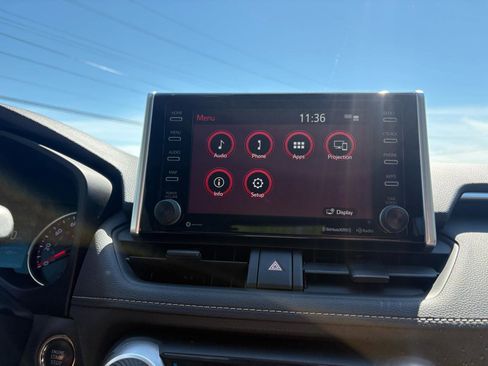 Used 2020 Toyota RAV4 XLE w/ Convenience Package FWD image 18