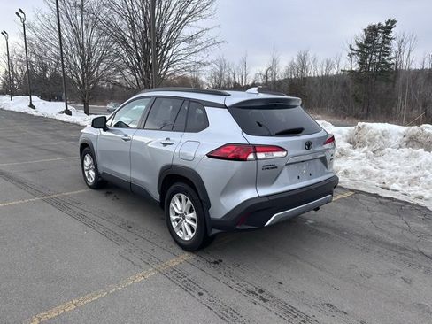 Used 2023 Toyota Corolla Cross LE w/ Moonroof Package image 5