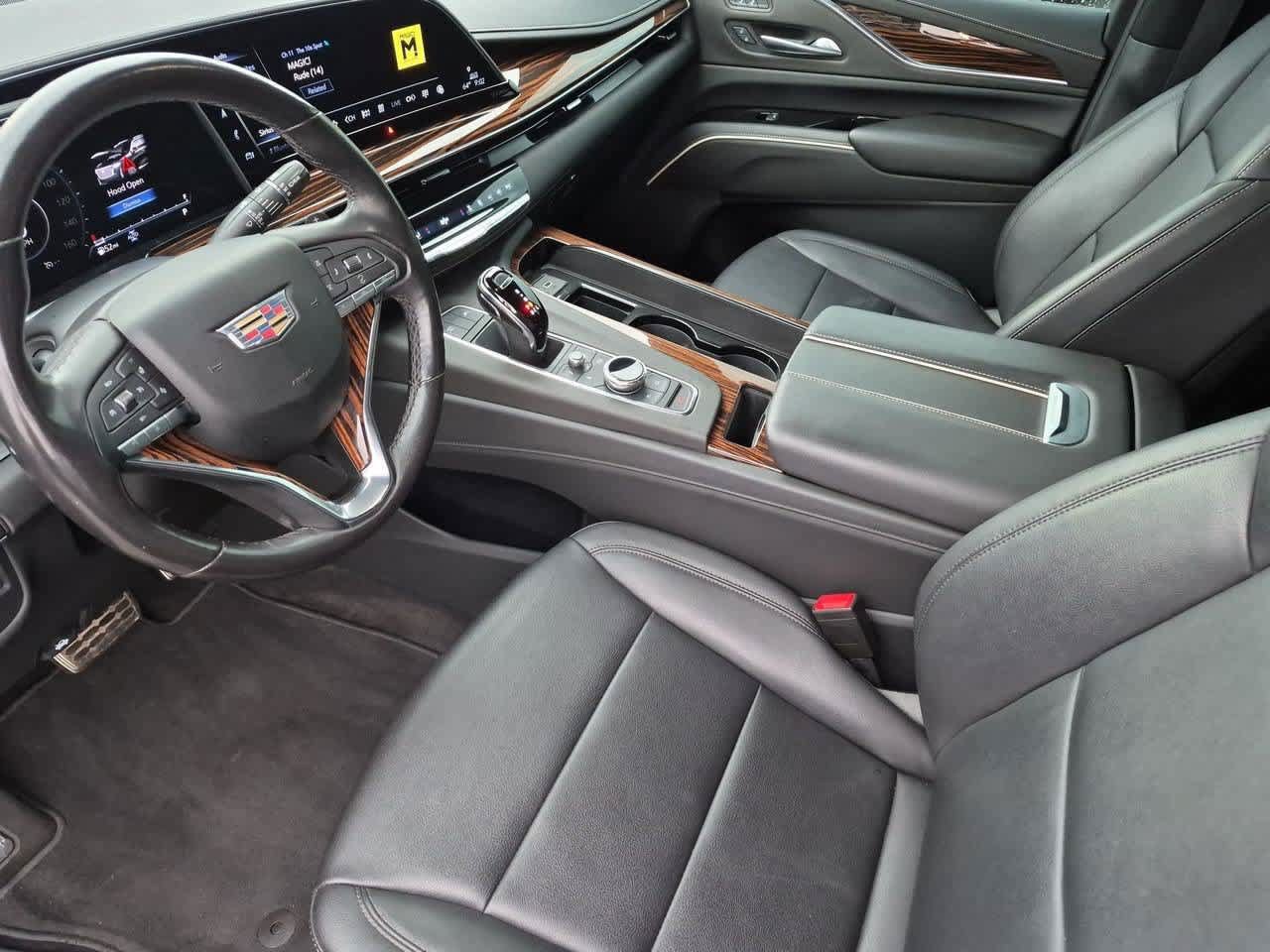 Used 2022 Cadillac Escalade Luxury AWD/4WD image 2