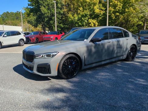 Used 2022 BMW 750i xDrive w/ Executive Package image 2