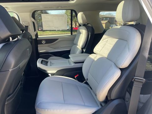 New 2026 Lincoln Navigator Reserve w/ Jet Appearance Package AWD/4WD image 14