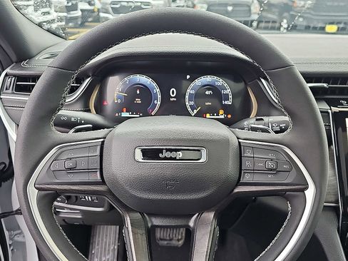 New 2025 Jeep Grand Cherokee Limited w/ Trailer Tow Package image 15