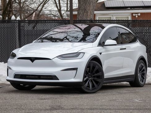 Used 2022 Tesla Model X Plaid image 3