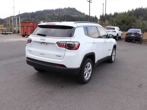 Used 2024 Jeep Compass Latitude AWD/4WD image 5