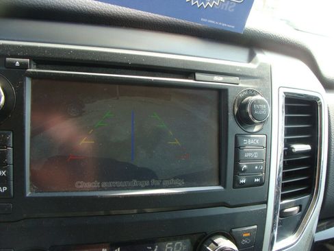 Used 2018 Nissan Titan SV w/ SV Convenience Package image 9