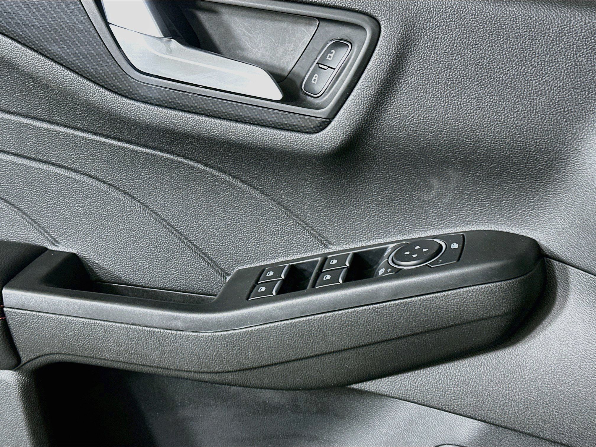 Used 2025 Ford Escape ST-Line FWD image 15