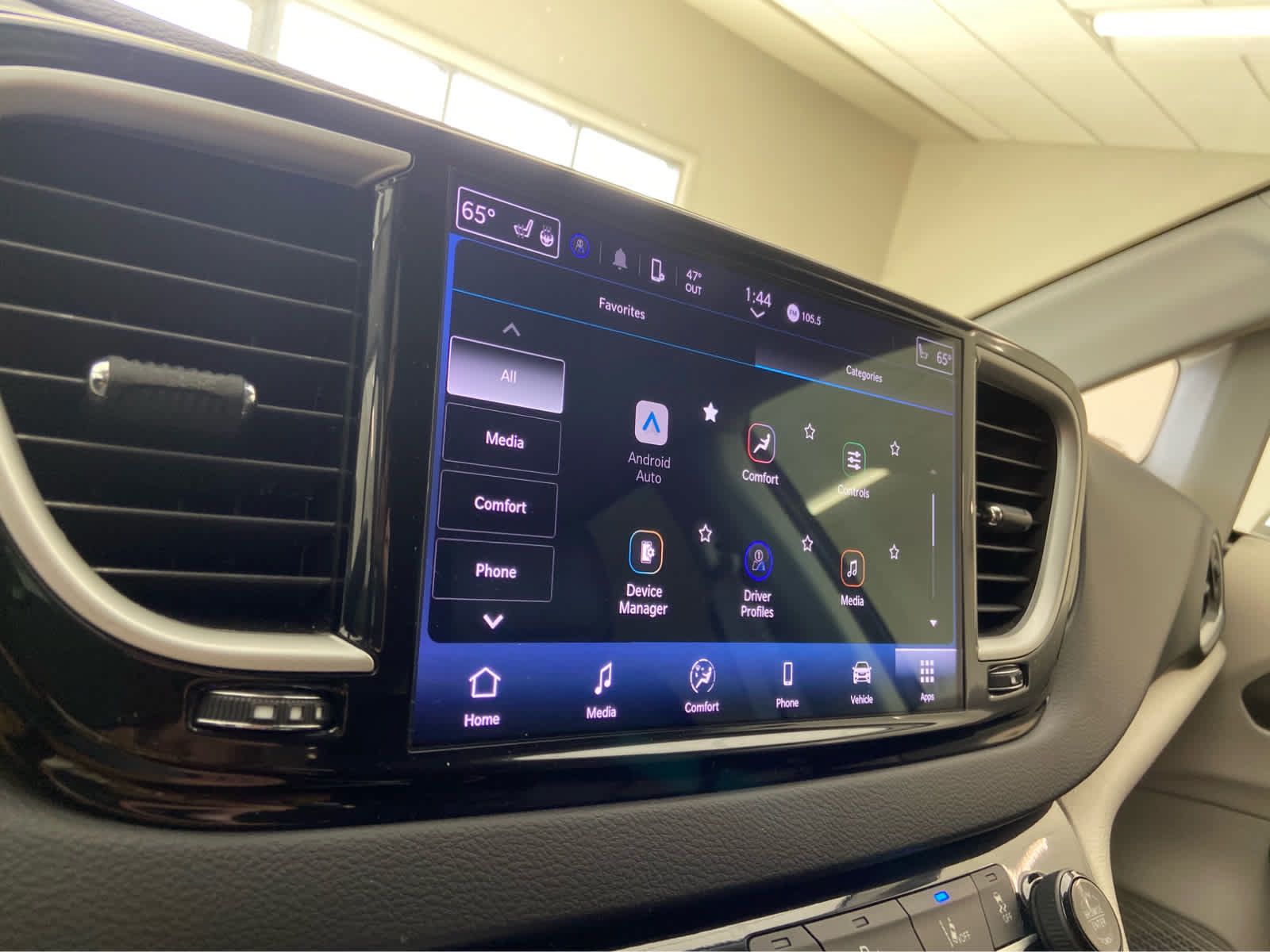 Used 2024 Chrysler Pacifica Touring-L FWD image 32