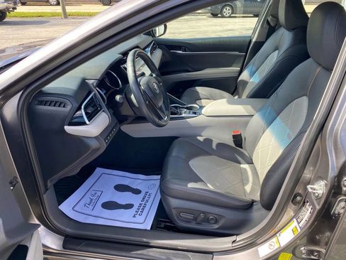 Used 2018 Toyota Camry XLE image 14