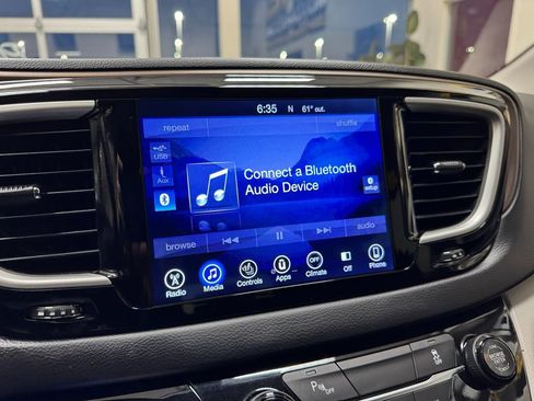 Used 2017 Chrysler Pacifica Touring-L w/ Tire & Wheel Group image 22