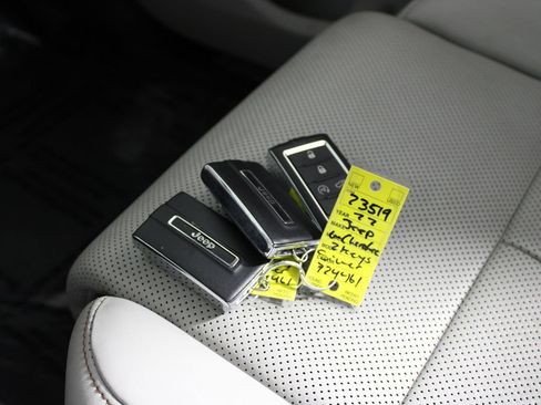 Used 2022 Jeep Grand Cherokee Overland w/ Luxury Tech Group IV image 14