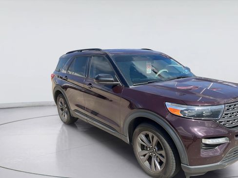 Used 2023 Ford Explorer XLT w/ Equipment Group 202A RWD image 4