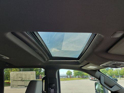 New 2025 GMC Sierra 2500 SLT w/ SLT Premium Package image 10