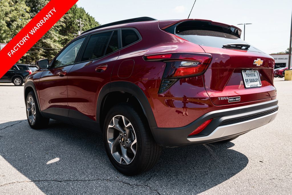 Used 2025 Chevrolet Trax LT FWD image 5