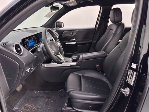 Used 2022 Mercedes-Benz GLB 250 w/ Premium Package image 15