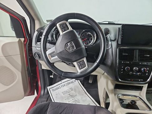 Used 2014 Dodge Grand Caravan SXT FWD image 13
