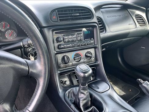 Used 2002 Chevrolet Corvette Coupe image 9