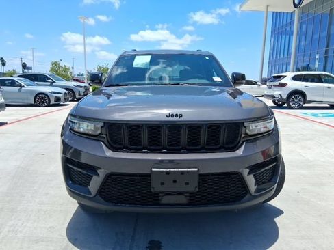 Used 2024 Jeep Grand Cherokee Altitude AWD/4WD image 2