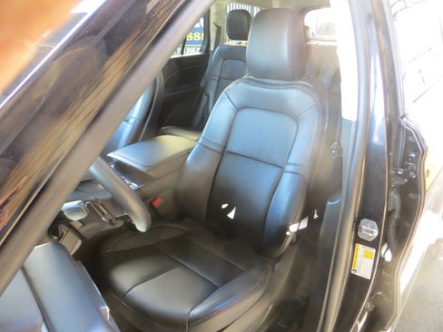 Used 2024 Lincoln Aviator AWD image 22