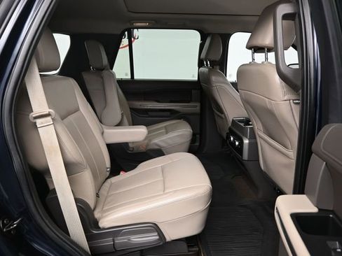 Used 2021 Ford Expedition XLT image 11
