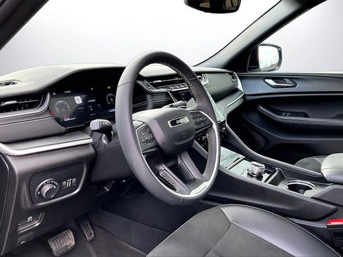 Used 2024 Jeep Grand Cherokee L Altitude image 19