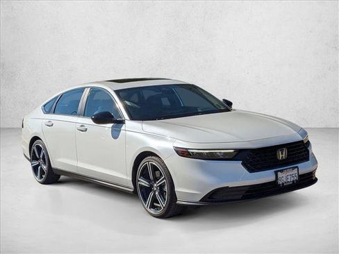 Used 2023 Honda Accord Sport image 3