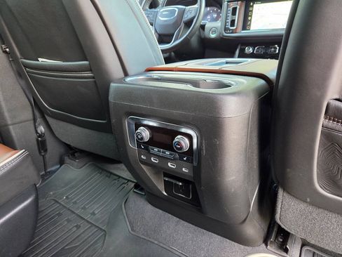 Used 2023 GMC Yukon Denali Ultimate AWD/4WD image 14