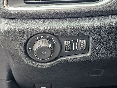 New 2026 Chrysler Pacifica Limited w/ Uconnect Theater Family Group image 13