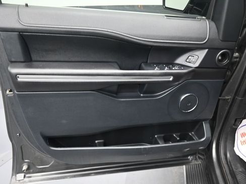 Certified 2018 Ford Expedition XLT w/ Equipment Group 202A image 2