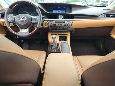 Used 2016 Lexus ES 350 w/ Luxury Package w/Wood Trim FWD image 16